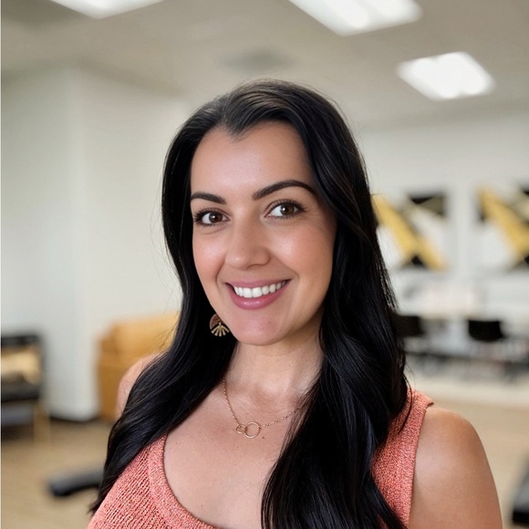 Meet your Posher, Christina - Picture 1 of 1